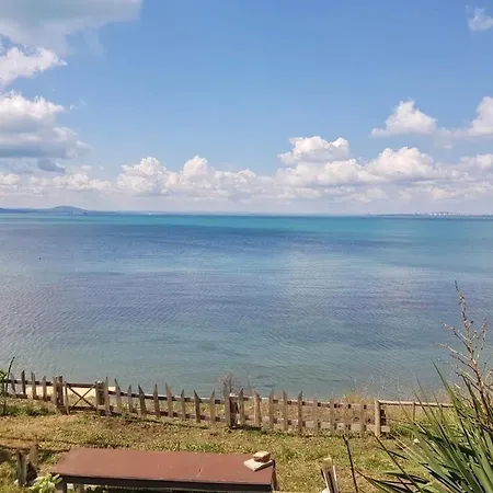 Floral, First Sea Line Coast 아파트 포마리